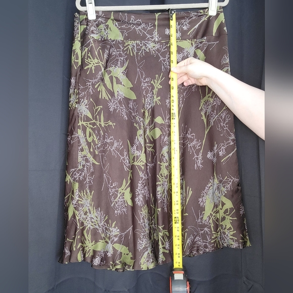 Gorgeous Brown Silk Skirt with Abstract Leaf Pattern - Picture 4 of 7